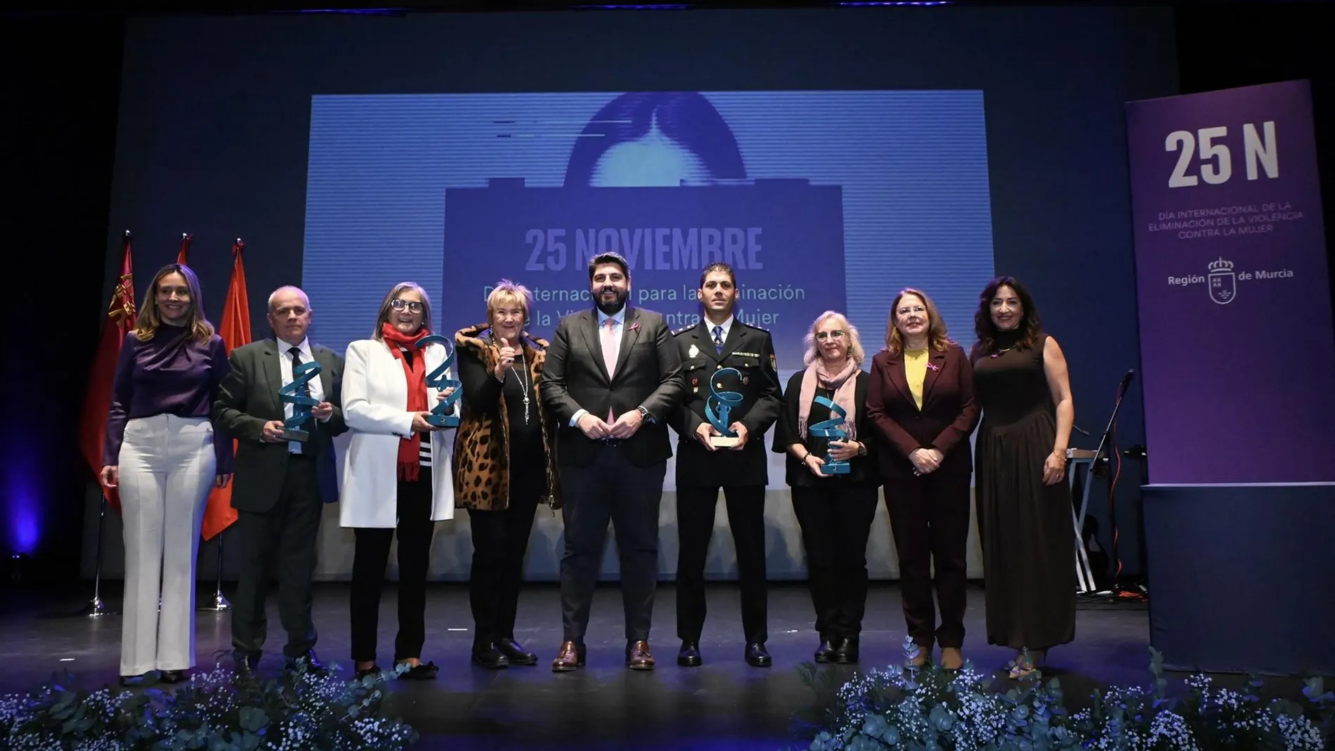 López Miras anuncia un nuevo servicio itinerante para atender a mujeres víctimas de violencia de género en zonas rurales