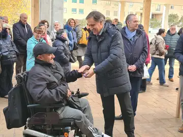Carlos García Carbayo hace entrega de las llaves de la nueva promoción de viviendas de alquiler en Capuchinos Carlos García Carbayo hace entrega de las llaves de la nueva promoción de viviendas de alquiler en Capuchinos