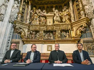 El Cabildo Metropolitano de Burgos presenta los eventos que se van a desarrollar en torno a la inauguración de las nuevas puertas creadas por Antonio López para la Catedral de Burgos El Cabildo Metropolitano de Burgos presenta los eventos que se van a desarrollar en torno a la inauguración de las nuevas puertas creadas por Antonio López para la Catedral de Burgos