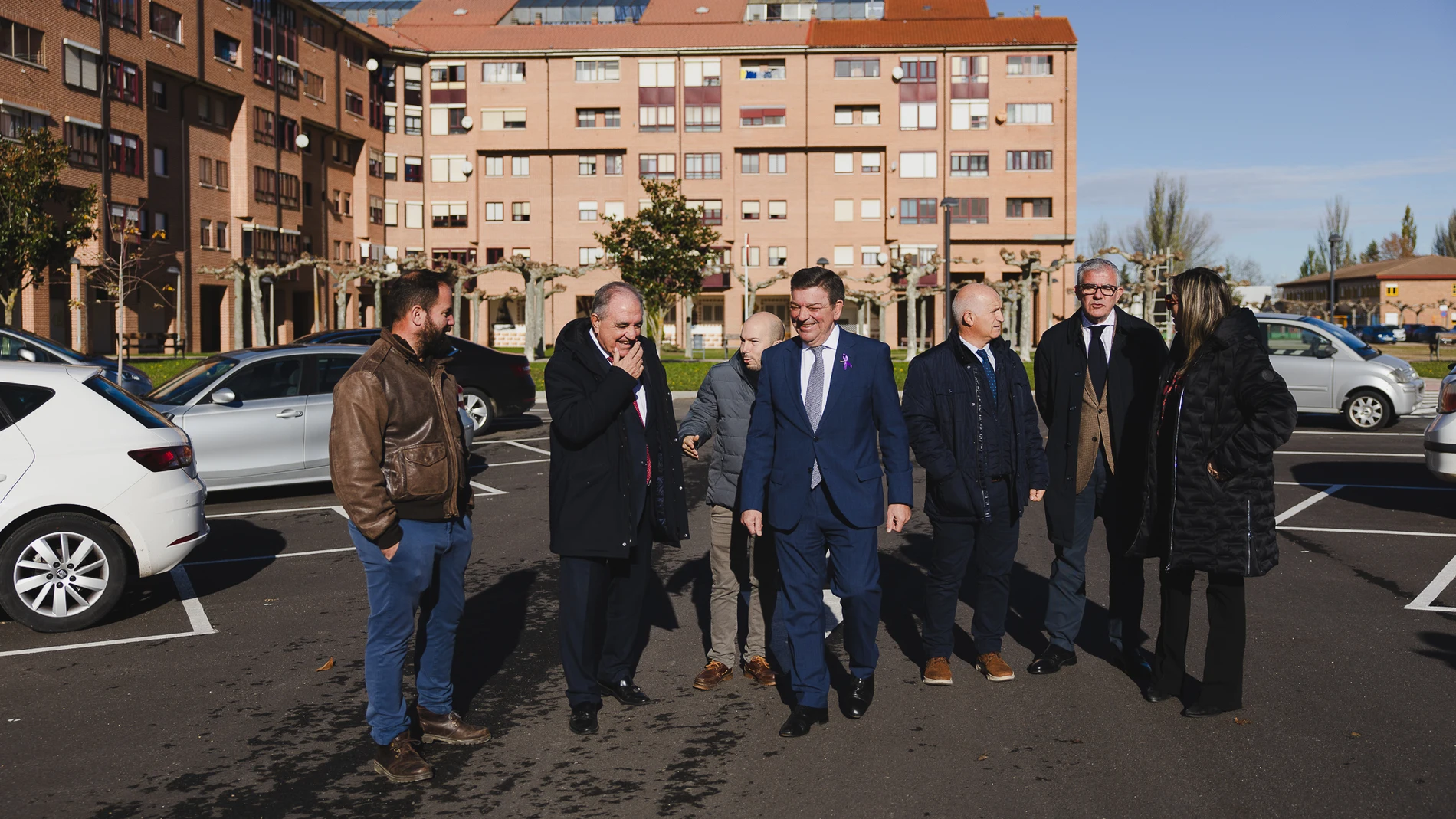 González Gago durante su visita a la localidad de Villamuriel de Cerrato