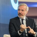 AMP.-Azc&oacute;n anuncia mascarillas obligatorias en centros sanitarios de Arag&oacute;n para frenar la gripe: "Es un problema serio"