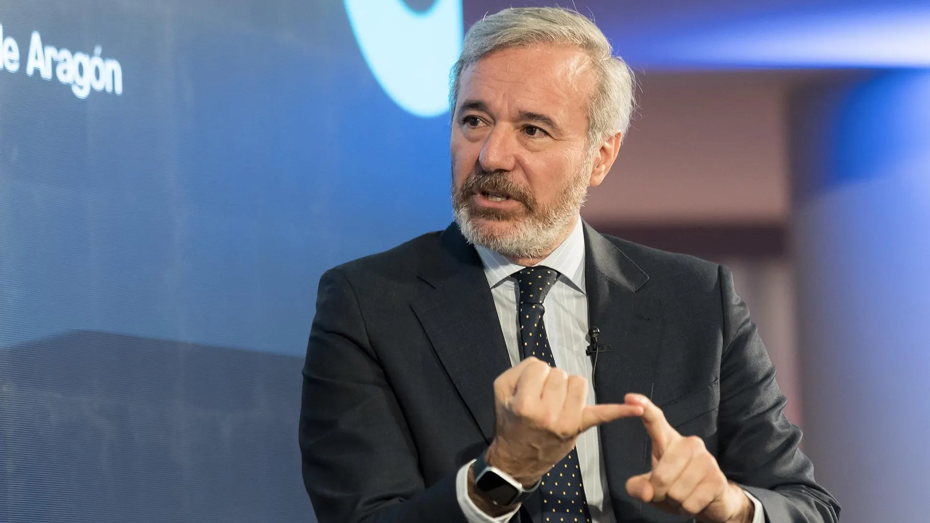 AMP.-Azcón anuncia mascarillas obligatorias en centros sanitarios de Aragón para frenar la gripe: "Es un problema serio"