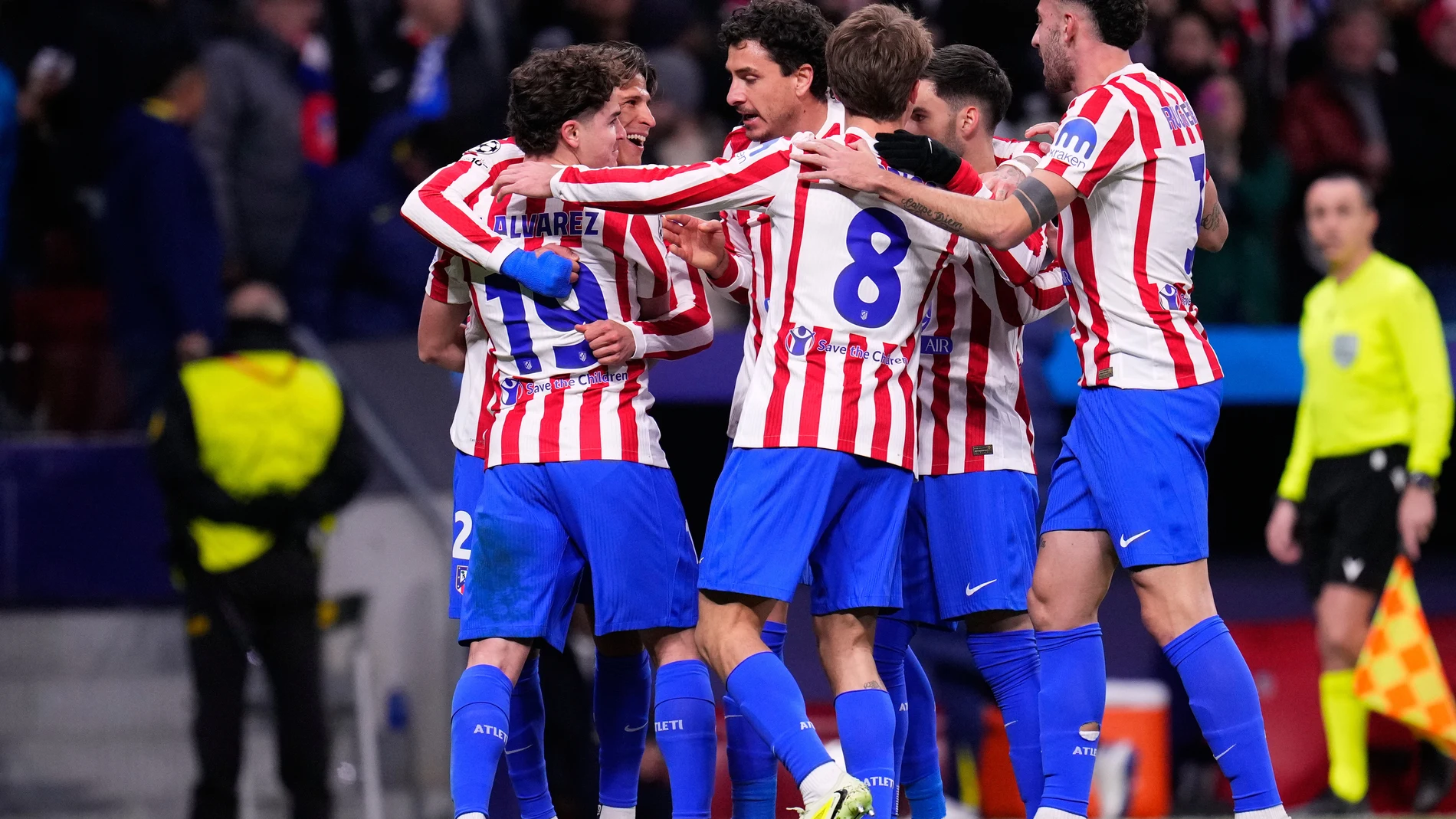 Atletico Madrid's Julian Alvarez celebrates the opening goal during the Champions League opening phase soccer match between Atletico Madrid and Inter Milan, in Madrid, Spain, Wednesday, Nov. 26, 2025. (AP Photo/Manu Fernandez)