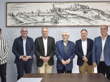 El alcalde de Los Palacios y Villafranca (Sevilla), Juan Manuel Valle, ha anunciado la autorización oficial del Ministerio de Cultura para el traslado extraordinario y exhibición en el municipio del documento más antiguo de su historia.