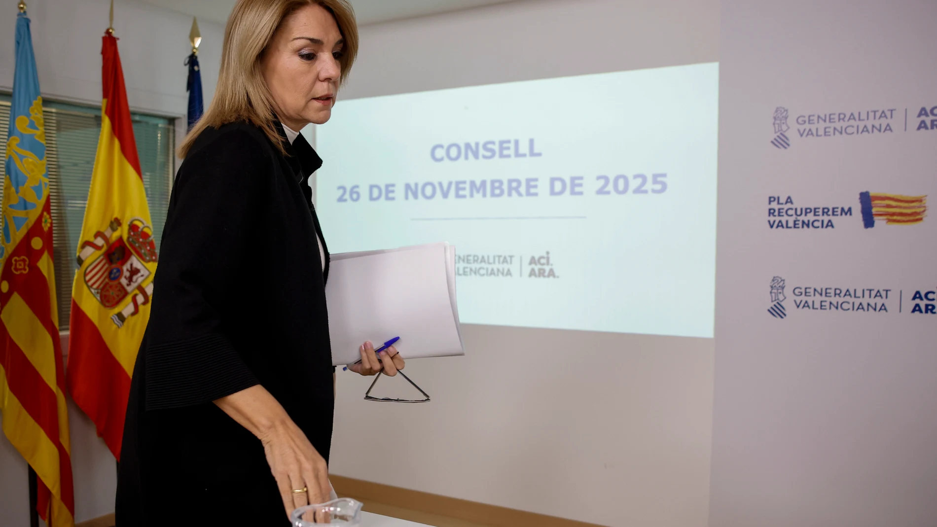 GRAFCVA904. VALÈNCIA, 26/11/2025.- La vicepresidenta primera y portavoz del Consell en funciones, Susana Camarero, a su llegada a la rueda de prensa en la que informa de los asuntos tratados en la reunión plenaria semanal del Gobierno valenciano. EFE/Biel Aliño