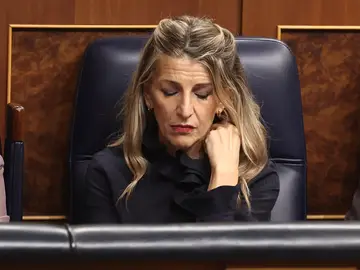 El Gobierno se enfrenta a una nueva sesión de control en el Congreso tras la renuncia de García Ortiz La vicepresidenta segunda y ministra de Trabajo y Economía Social, Yolanda Díaz, durante una sesión de control al Gobierno, en el Congreso de los Diputados, a 26 de noviembre de 2025, en Madrid (España).El Gobierno se enfrenta hoy a una nueva sesión de control en el Congreso marcada especialmente por la condena y renuncia del fiscal general del Estado, Álvaro García Ortiz. García Ortiz ha sido inhabilitado por el Tribunal Supremo por revelación de secretos contra la pareja de la presidenta de...