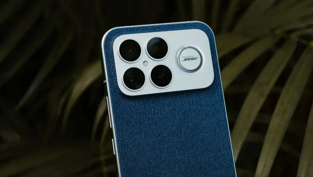 El subowoofer trasero firmado por Bose está integrado en el módulo de cámaras del POCO F8 Ultra