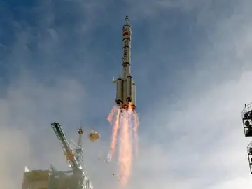 Lanzamiento del Long March 2F con la Shenzhou 22. Lanzamiento del Long March 2F con la Shenzhou 22.