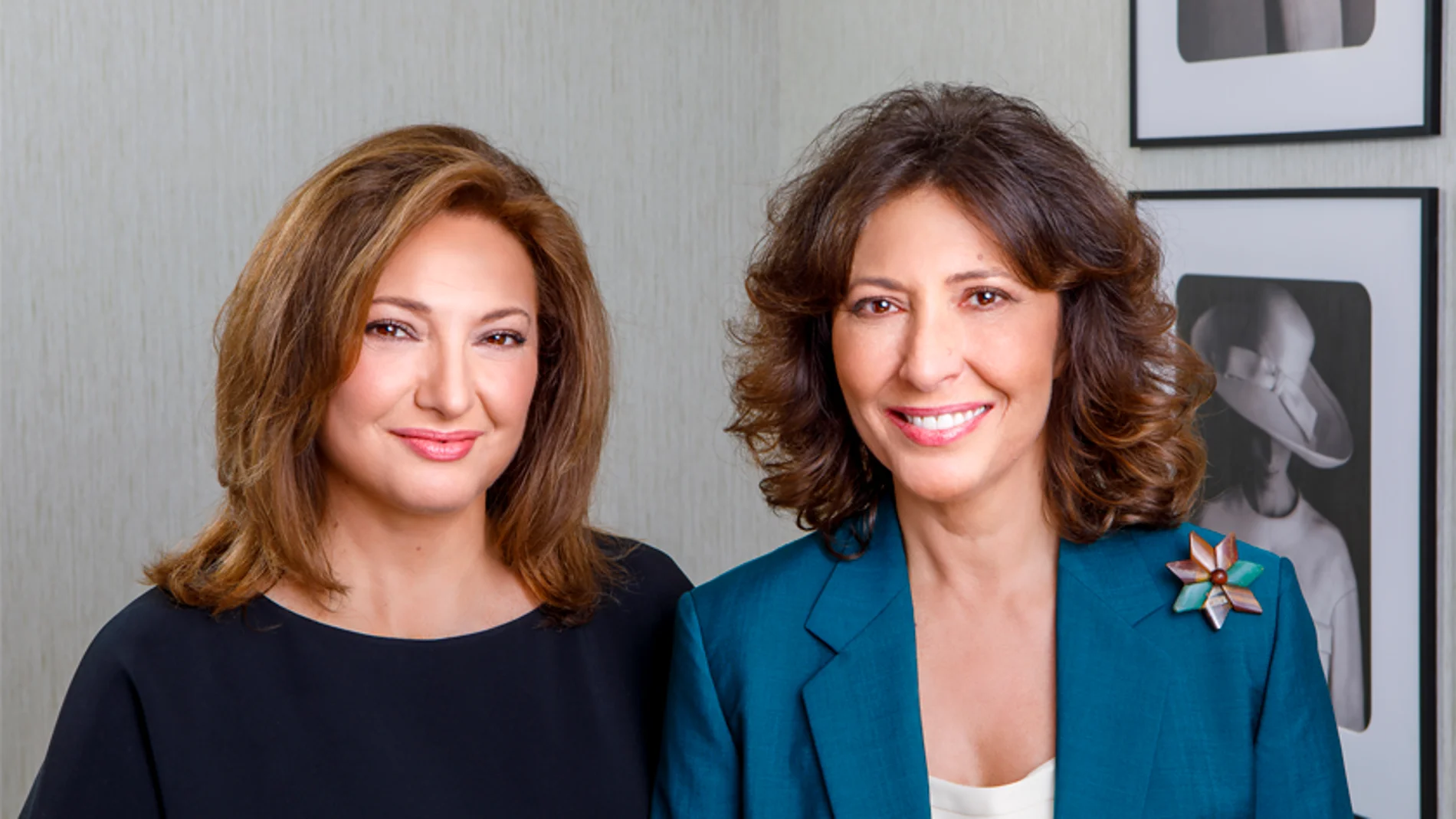 Marta Álvarez, a la izquierda, junto a su hermana Cristina