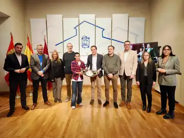 Recepción de a Diputación de Valladolid a la boxeadora Isabel Rivero tras ganar el título mundial de Peso Átomo Recepción de a Diputación de Valladolid a la boxeadora Isabel Rivero tras ganar el título mundial de Peso Átomo