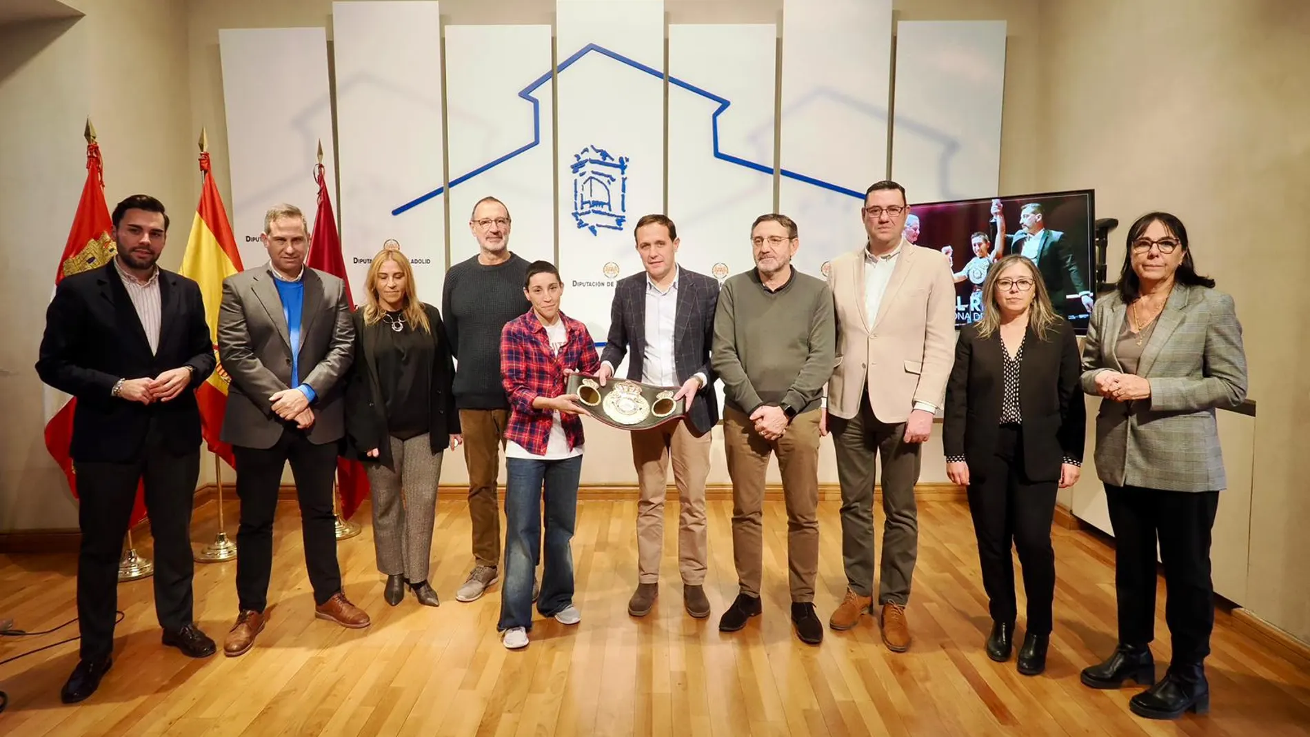 Recepción de a Diputación de Valladolid a la boxeadora Isabel Rivero tras ganar el título mundial de Peso Átomo