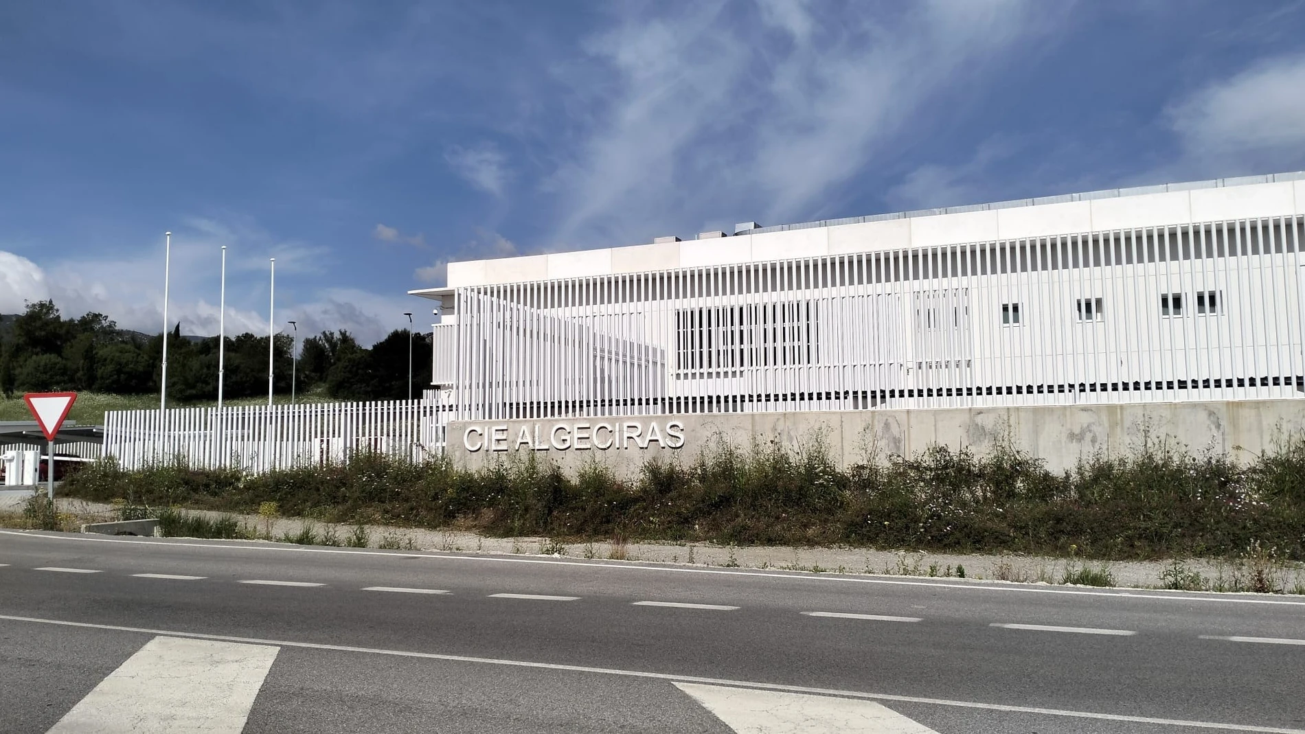 El nuevo CIE de Algeciras (Cádiz), cuyo coste ha rondado los 30 millones de euros, puede acoger a medio millar de personas