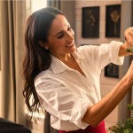 Meghan Markle decorando su árbol de Navidad