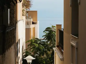 Este es el pueblo de España donde el verano es infinito: 300 días de sol, 4 kilómetros de playa y una fiesta dedicada a las migas Este es el pueblo de España donde el verano es infinito: 300 días de sol, 4 kilómetros de playa y una fiesta dedicada a las migas