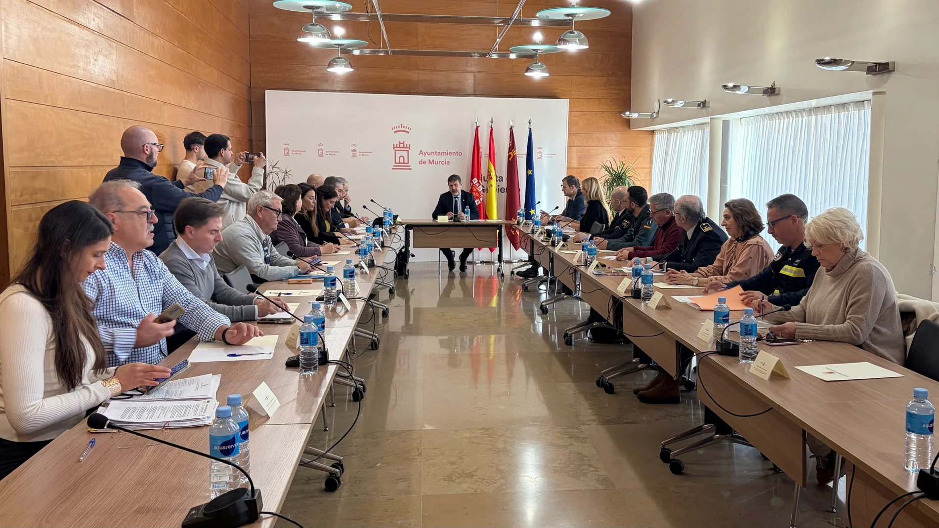El concejal de Seguridad Ciudadana y Emergencias, Fulgencio Perona, preside la Junta Local de Seguridad para las fiestas de Navidad