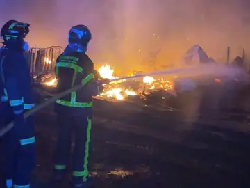 Un incendio sin heridos calcina 13 infraviviendas en Leganés Norte Un incendio sin heridos calcina 13 infraviviendas en Leganés Norte