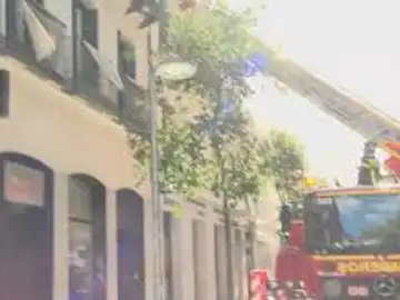 Controlado el incendio en un piso de la calle Fuencarral de Madrid Controlado el incendio en un piso de la calle Fuencarral de Madrid