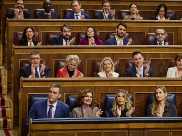 «Los políticos son una especie distinta y necesaria. Si respiran, aspiran» Sesión de control al Gobierno en el Congreso de los Diputados. Comparece en el pleno el Presidente del Gobierno, Pedro Sánchez. © Alberto R. Roldán / Diario La Razón.26 11 2025