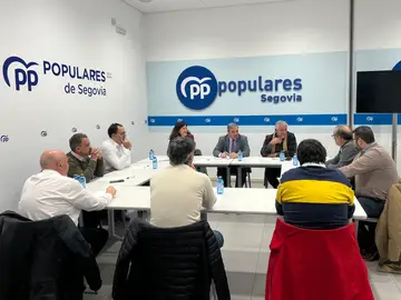 José Luis Sanz Merino, José María Bravo y Natalia Flórez mantienen un encuentro con representantes del sector de transportes José Luis Sanz Merino, José María Bravo y Natalia Flórez mantienen un encuentro con representantes del sector de transportes