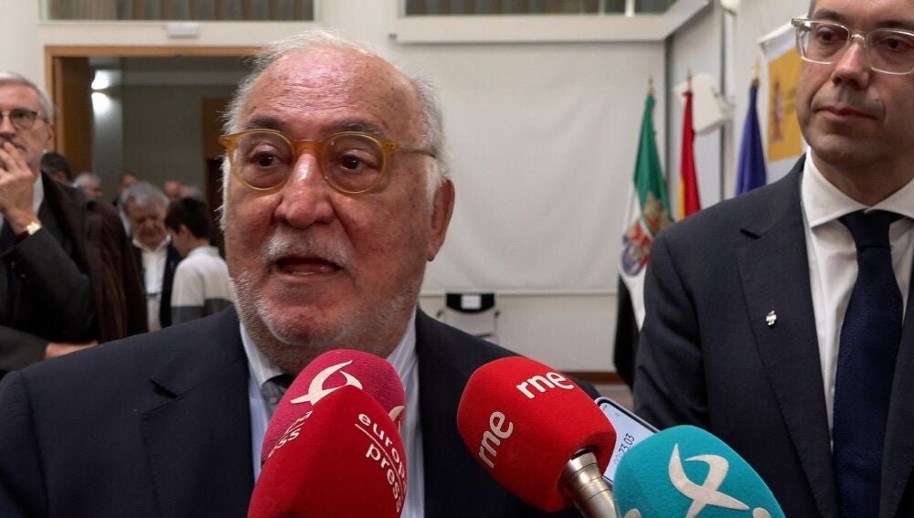 La DGT advierte de que "no va a haber prórroga" con las balizas V-16 obligatorias desde el 1 de enero