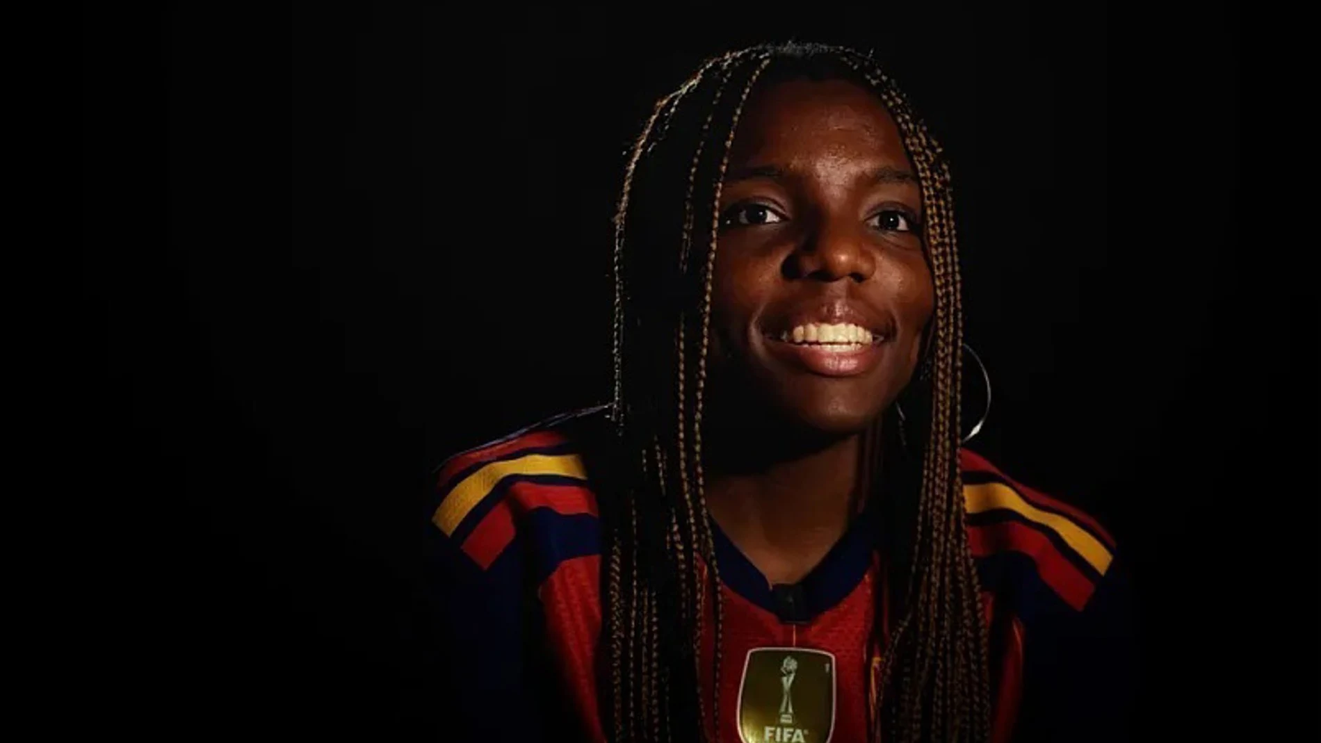 Fútbol/Selección.- Edna Imade: "Dios me dio el don del fútbol para sacar adelante a mi familia"