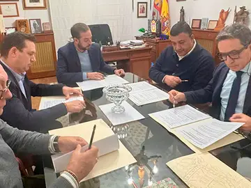 Carlos García González, tras la reunión mantenida con el rector de la USAL, Juan Manuel Corchado, y el primer edil, Jesús del Campo Carlos García González, tras la reunión mantenida con el rector de la USAL, Juan Manuel Corchado, y el primer edil, Jesús del Campo