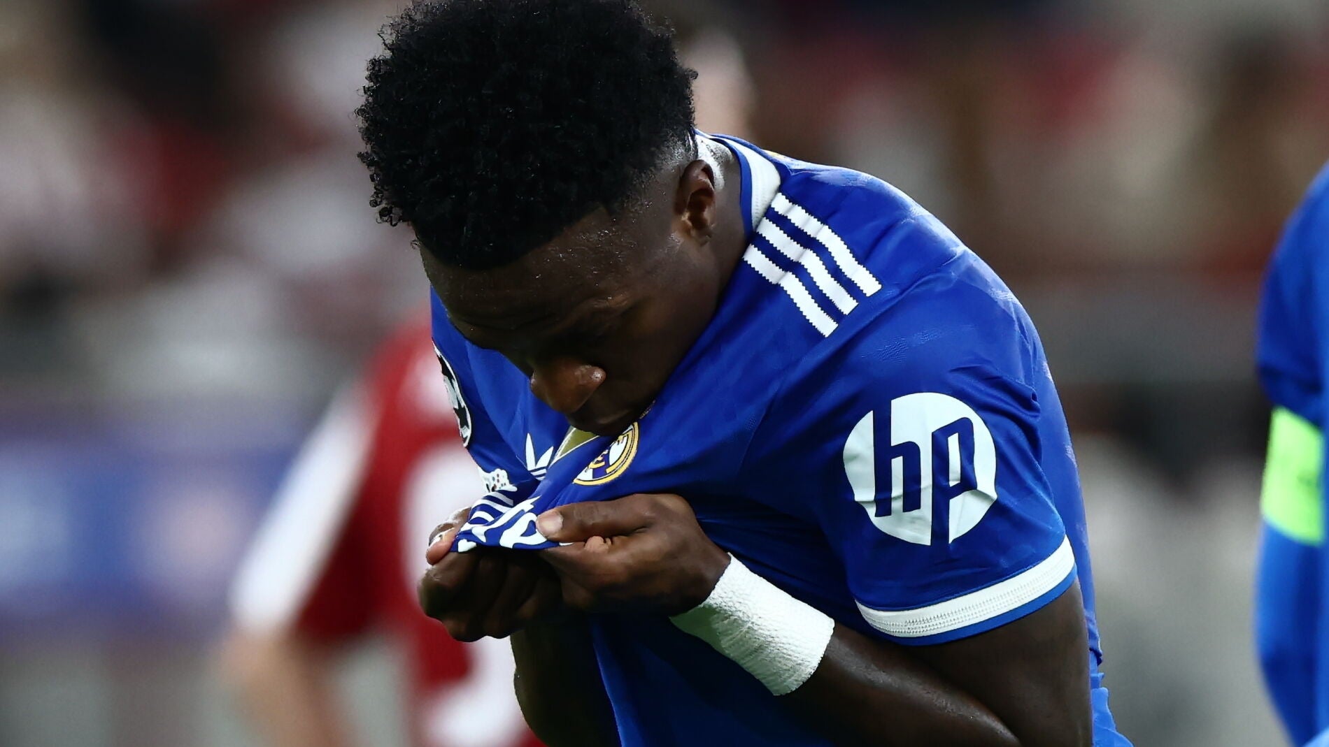 El abrazo de Vinicius y Xabi Alonso tras el Olympiacos - Real Madrid, que  lo dice todo