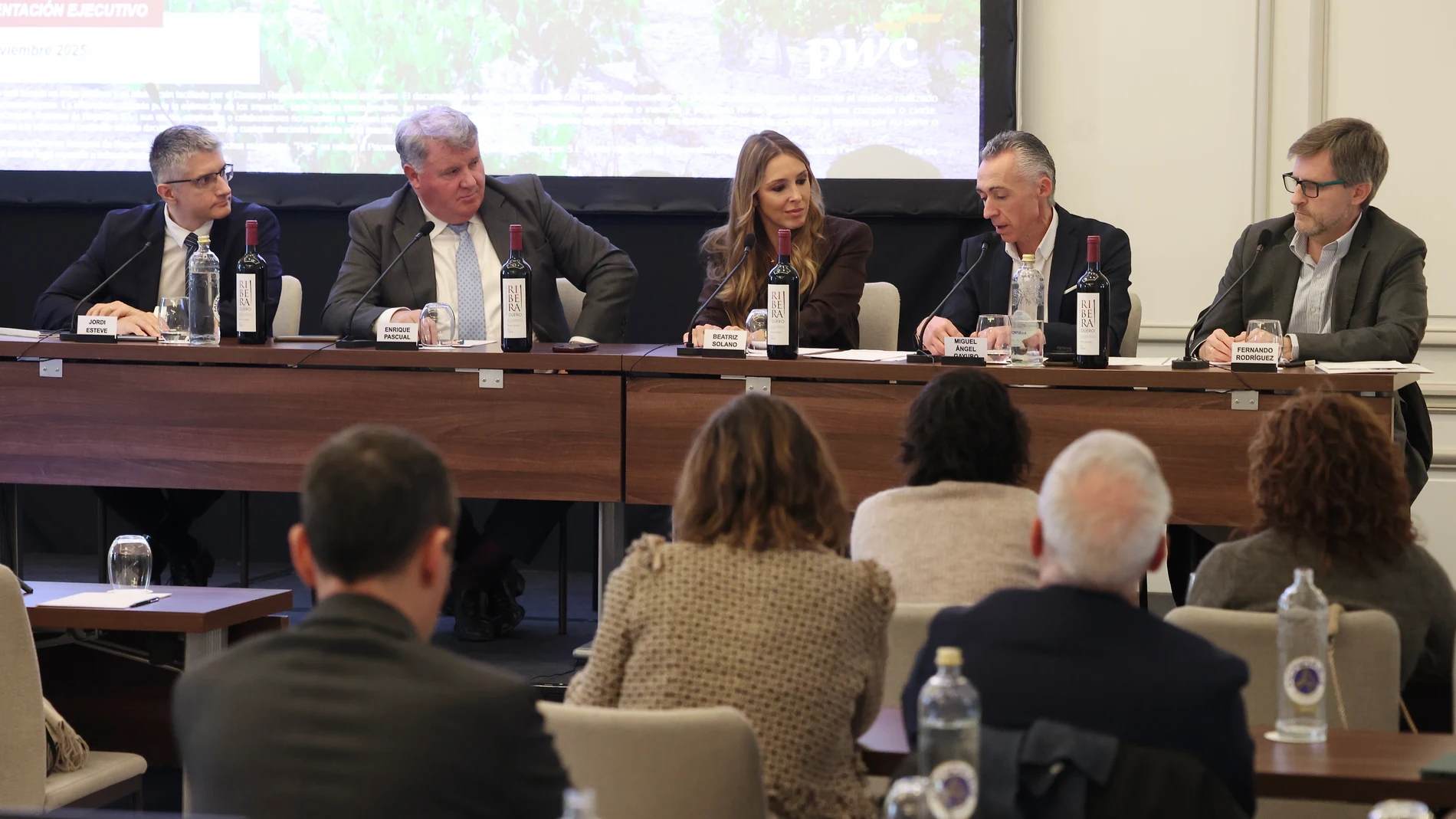 El Consejo Regular de la DO Ribera del Duero y la consultora PwC presentan el primer informe sobre la contribución socioeconómica y fiscal de la D.O. en España. Interviene el socio responsable del Área de Economics de PwC, Jordi Esteve Bargues, en un acto al que asisten el presidente del Consorcio Ruta del Vino Ribera del Duero, Miguel Ángel Gayubo; el director general de las Bodegas Pradorey, Fernando Rodríguez de Rivera; y el presidente del Consejo Regulador, Enrique Pascual.