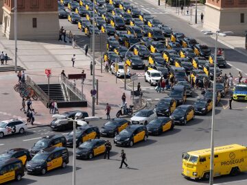Economía.- Élite Taxi convoca paro general en Cataluña y una concentración en Barcelona el 9 de diciembre