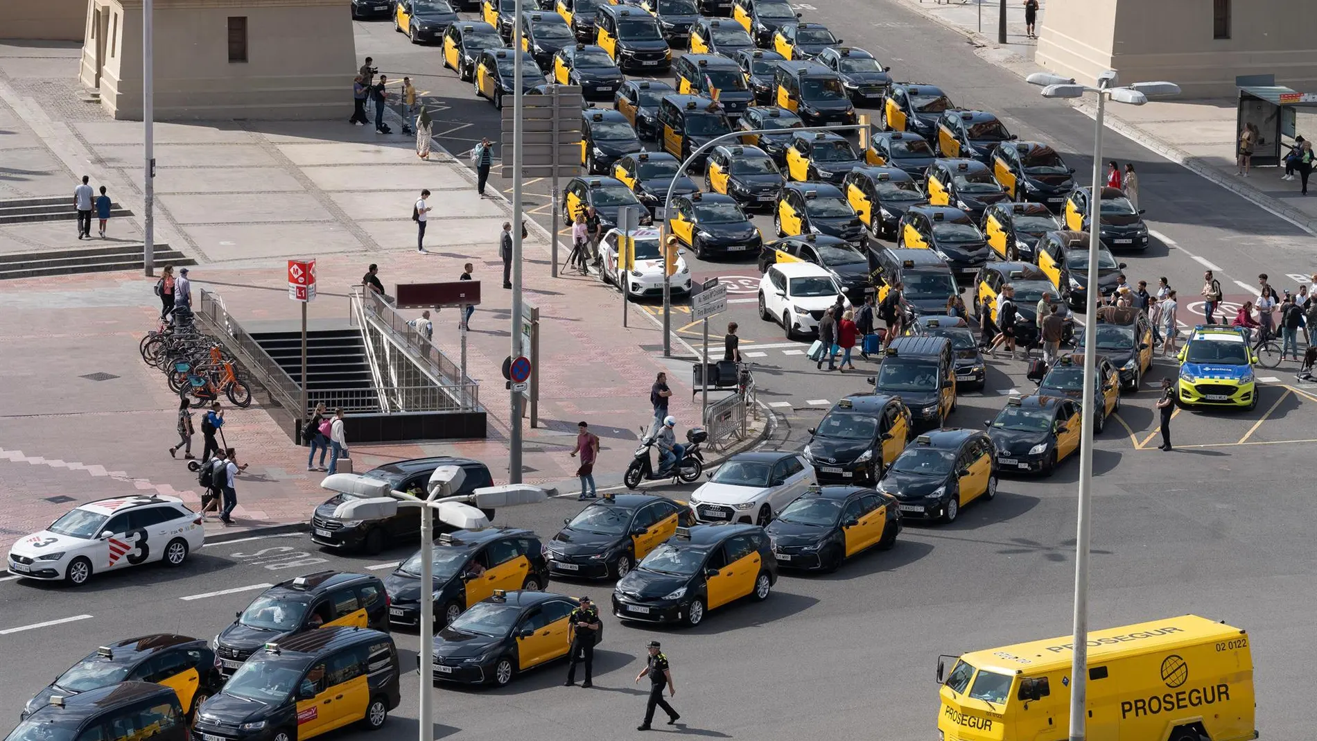 Economía.- Élite Taxi convoca paro general en Cataluña y una concentración en Barcelona el 9 de diciembre