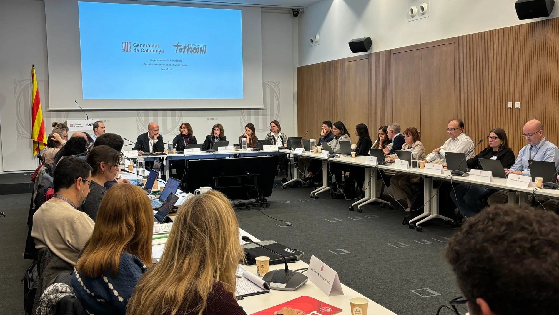 Generalitat y sindicatos pactan 542 plazas adicionales de empleados públicos para 2025 REMITIDA / HANDOUT por GOVERN Fotografía remitida a medios de comunicación exclusivamente para ilustrar la noticia a la que hace referencia la imagen, y citando la procedencia de la imagen en la firma 02/12/2025