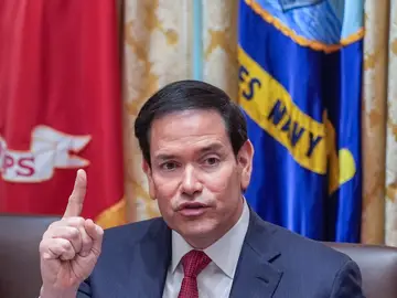 US President Trump holds Cabinet meeting at the White House Washington (United States of America), 02/12/2025.- US Secretary of State Marco Rubio makes remarks as US President Donald J. Trump holds a meeting with his Cabinet in the Cabinet Room of the White House in Washington, DC, USA, 02 December 2025. EFE/EPA/YURI GRIPAS / POOL