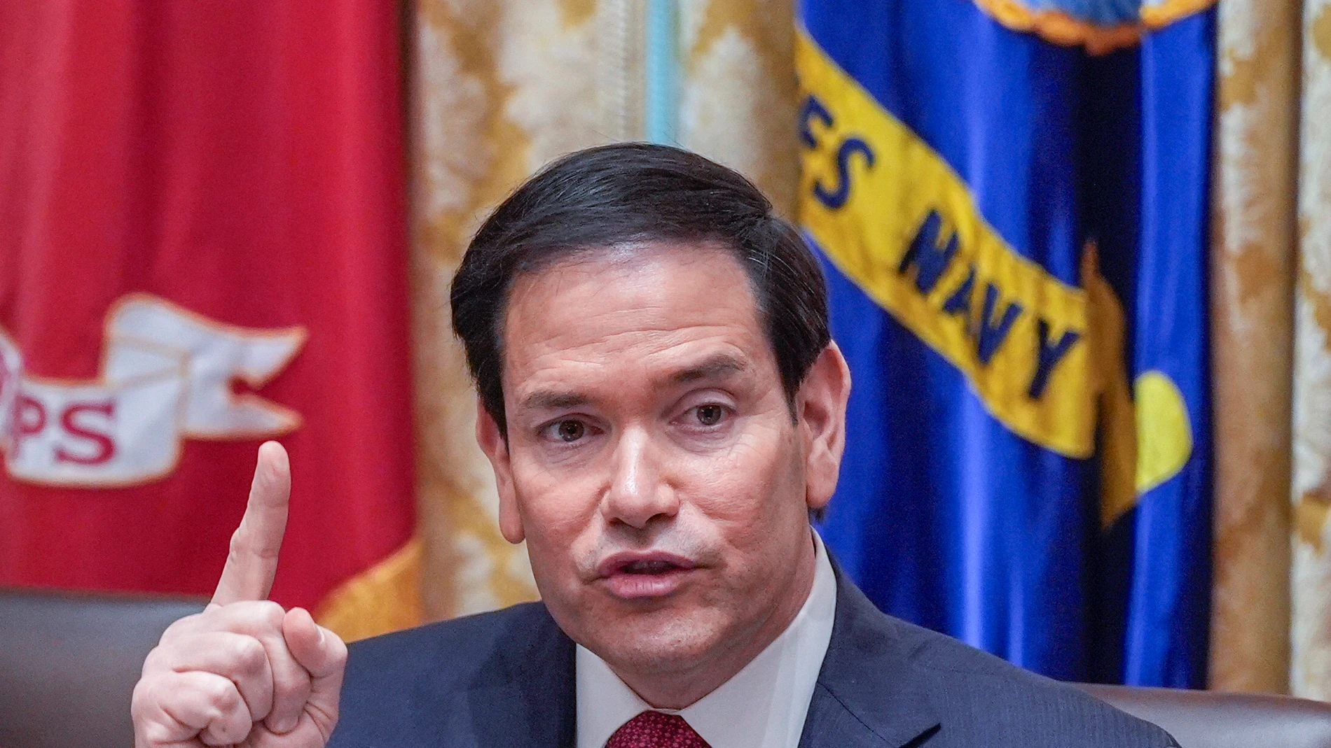 Washington (United States of America), 02/12/2025.- US Secretary of State Marco Rubio makes remarks as US President Donald J. Trump holds a meeting with his Cabinet in the Cabinet Room of the White House in Washington, DC, USA, 02 December 2025. EFE/EPA/YURI GRIPAS / POOL