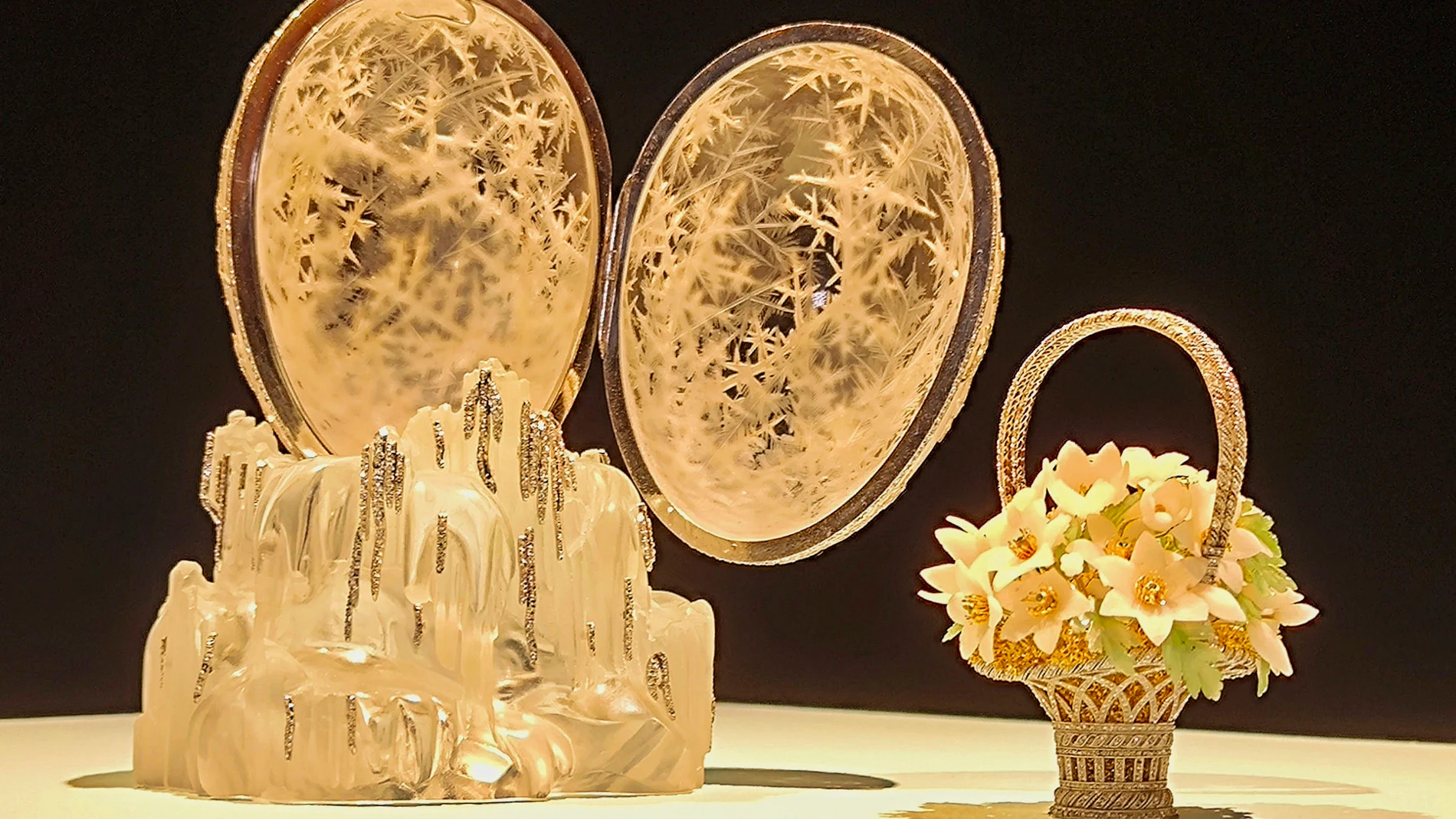 Londres 02/12/2025.- El ‘Huevo de Invierno’ creado por el joyero ruso Peter Carl Fabergé en 1913 por encargo del zar Nicolás II de Rusia, fue vendido hoy en una subasta en Londres por 22,89 millones de libras esterlinas, equivalentes a 26 millones de euros. EFE/Guillermo Garrido