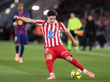 FC Barcelona v Atletico de Madrid - La Liga EA Sports Julian Alvarez of Atletico de Madrid in action during the Spanish league, La Liga EA Sports, football match played between FC Barcelona and Atletico de Madrid at Spotify Camp Nou stadium on December 02, 2025 in Barcelona, Spain. AFP7 02/12/2025 ONLY FOR USE IN SPAIN