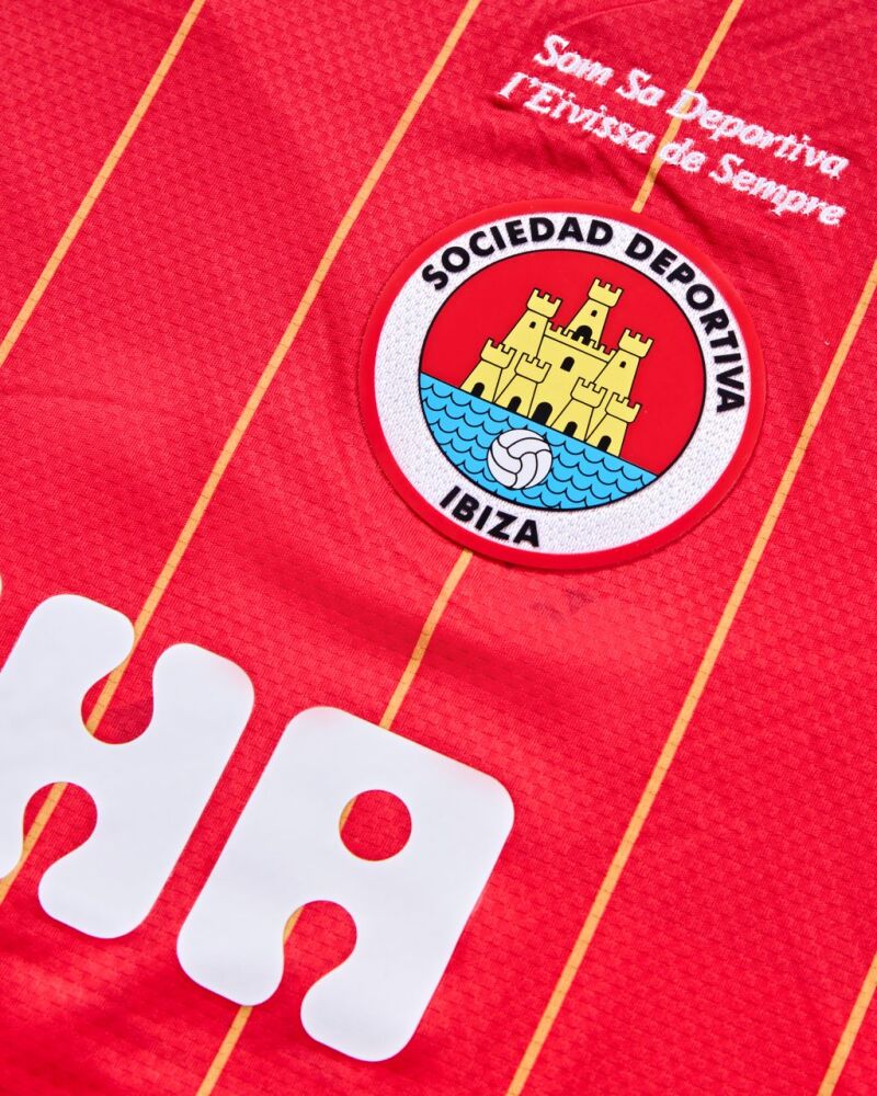 Así es la camiseta del SD Ibiza