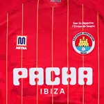 Ni en discotecas ni hoteles: Pacha revoluciona el fútbol en Ibiza