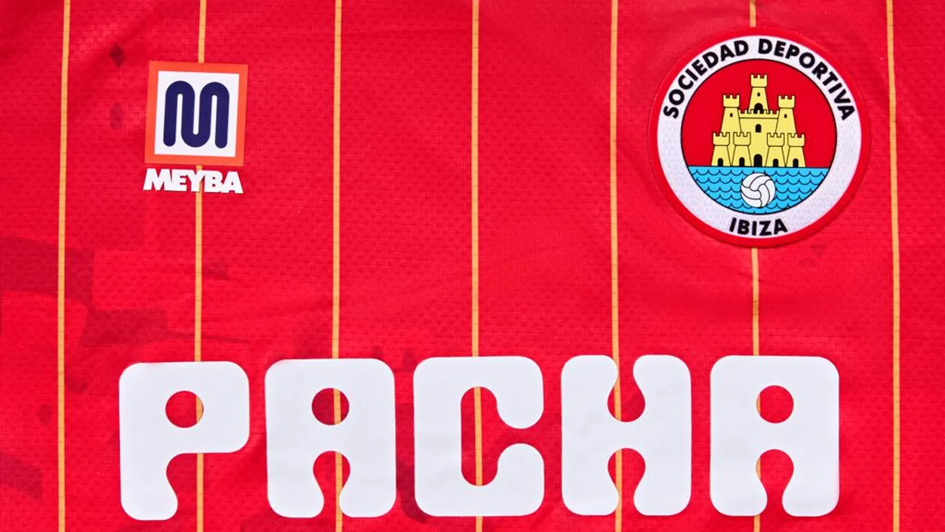 Ni en discotecas ni hoteles: Pacha revoluciona el fútbol en Ibiza