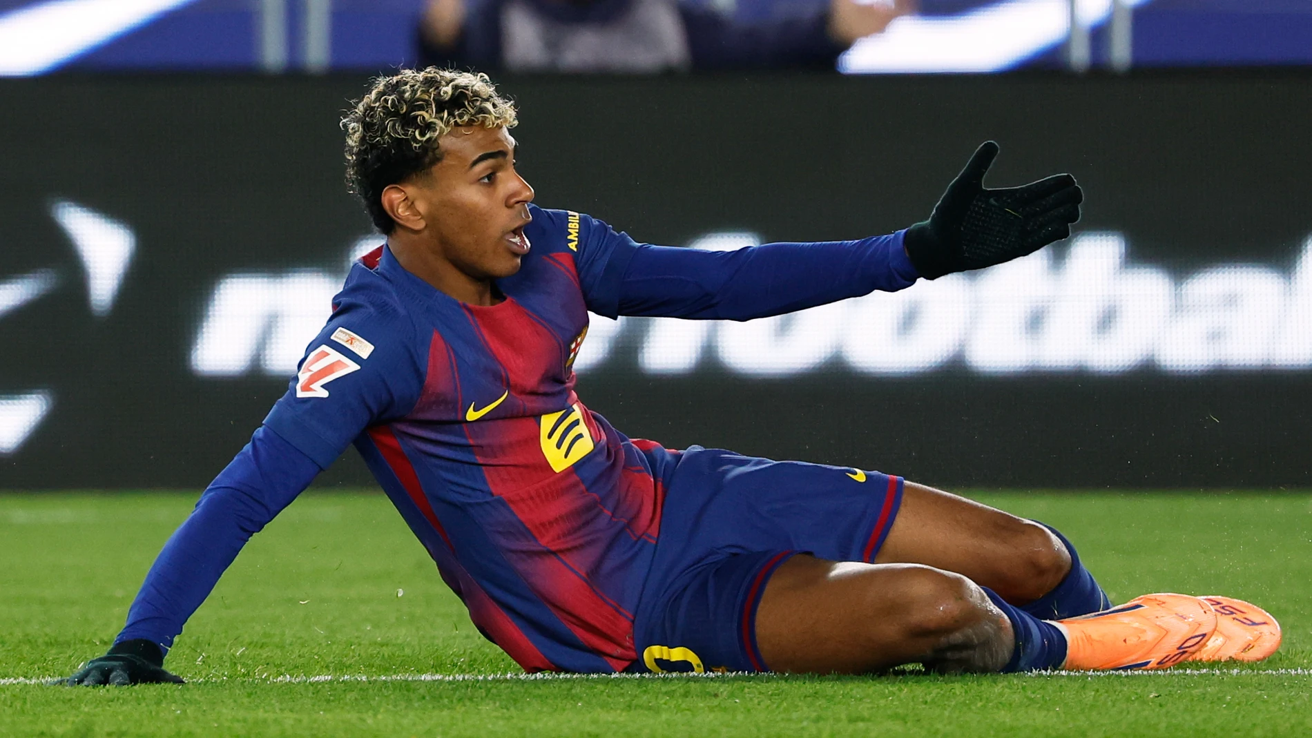 Barcelona's Lamine Yamal reacts during a Spanish La Liga soccer match between Barcelona and Atletico de Madrid, in Barcelona, Spain, Tuesday, Dec.2, 2025. (AP Photo/Joan Monfort)
