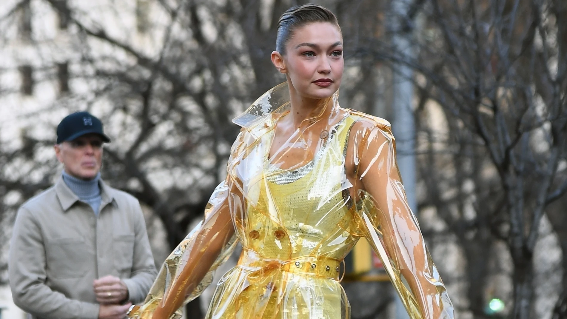 Gigi Hadid con abrigo.