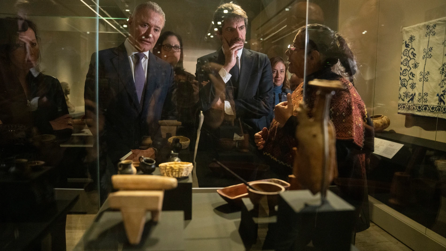 El ministro de Cultura, Ernest Urtasun inaugura en el Museo Arqueológico Nacional la gran exposición sobre las mujeres en las culturas indígenas