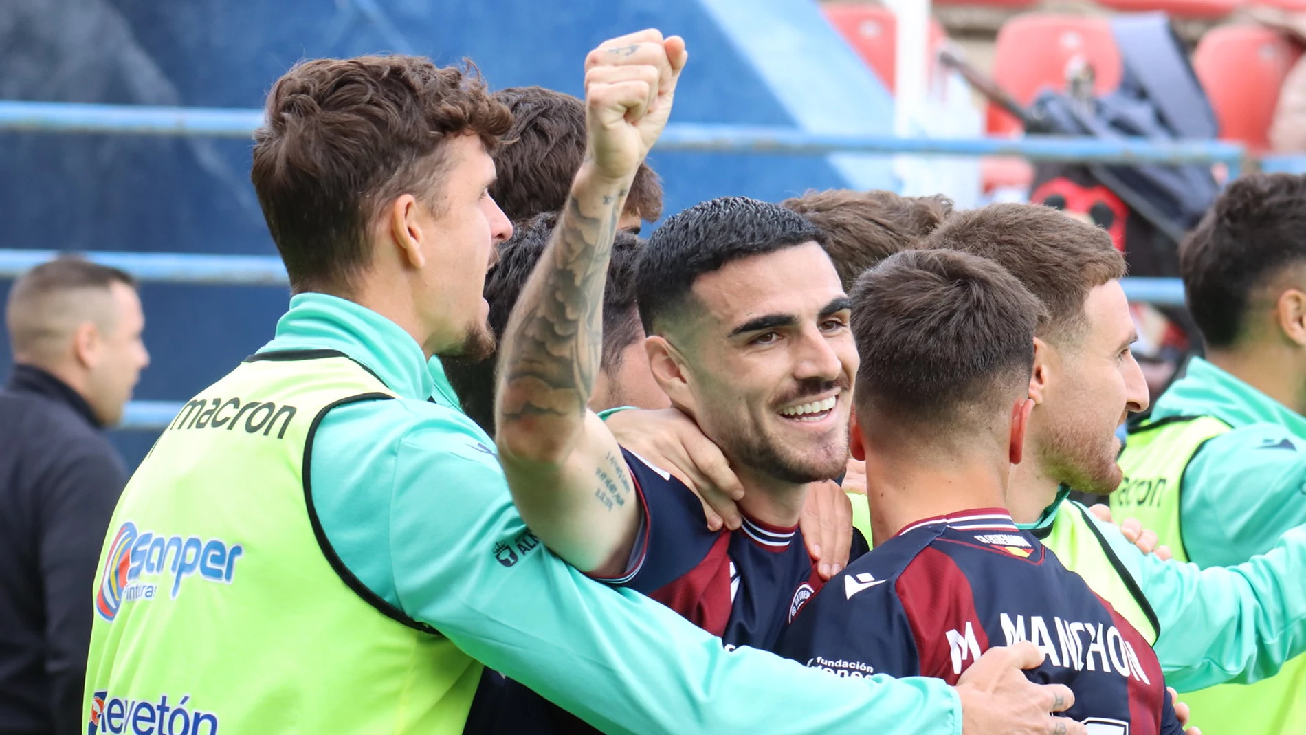 El Extremadura celebra un gol contra el Estepona