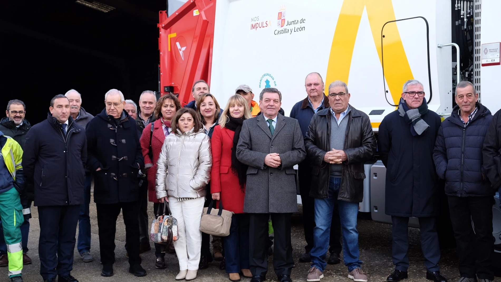El consejero de la Presidencia, Luis Miguel González Gago, asiste al acto de entrega y puesta en funcionamiento de un nuevo camión de recogida de residuos para la Mancomunidad de Vitigudino, y ofrece un balance de las ayudas del Gobierno autonómico a las mancomunidades durante esta legislatura.
