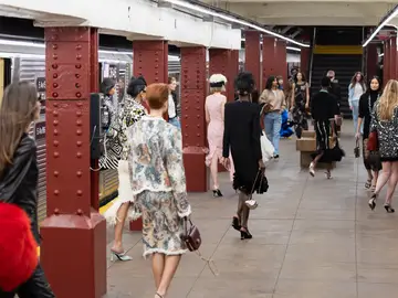 CHANEL 2025/26 Métiers d'art Fashion Show Models walk the runway during the CHANEL 2025/26 Métiers d'art fashion show at Bowery subway station on Tuesday, Dec. 2, 2025, in New York. (Photo by CJ Rivera/Invision/AP)