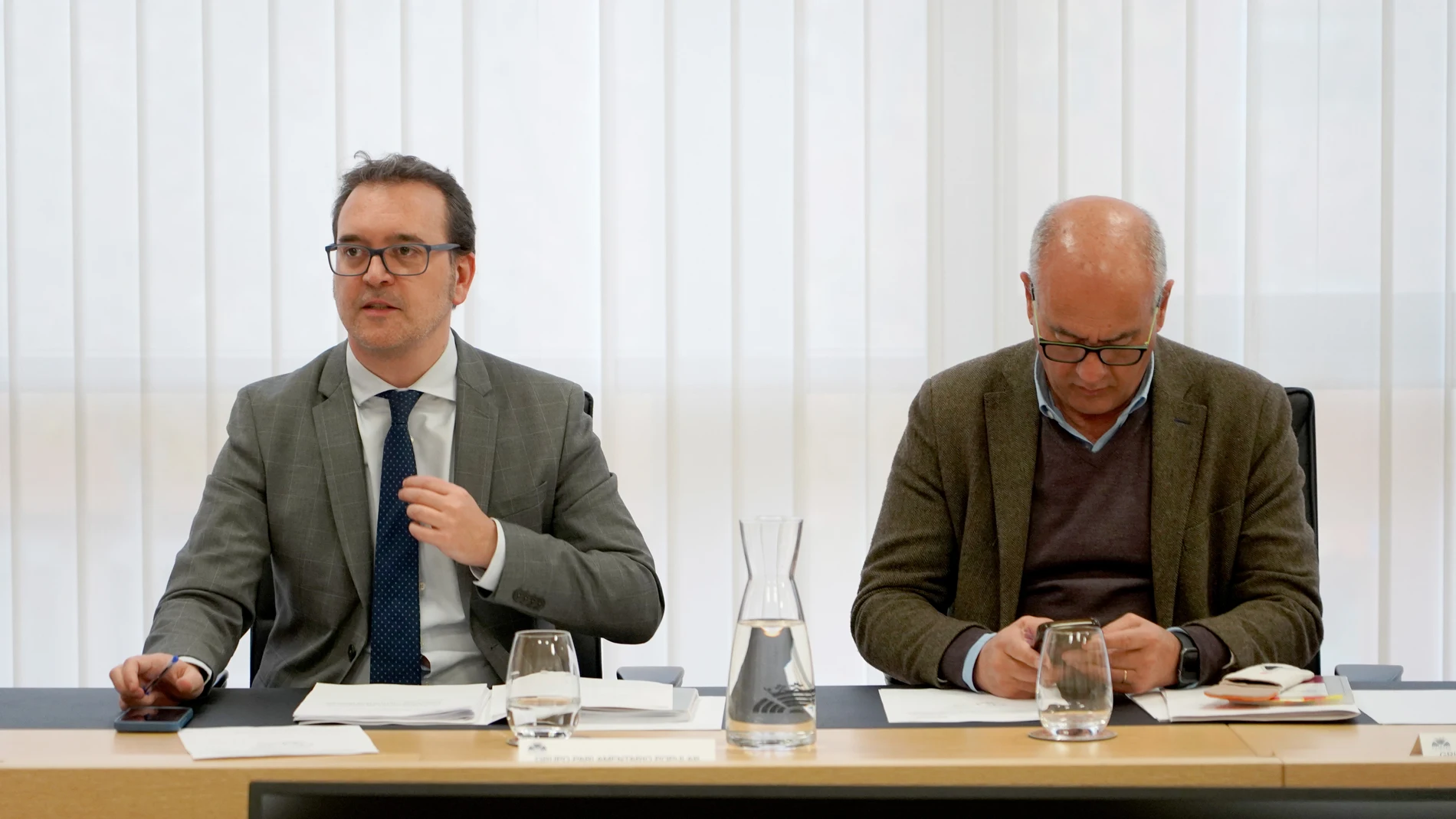 Ricardo Gavilantes junto a Miguel Ángel García Nieto en la Junta de portavoces