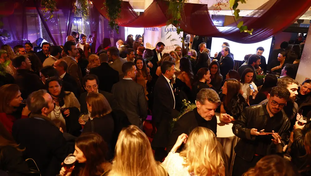 LA RAZÓN celebra este 4 de diciembre su gran fiesta de Navidad, una noche irrepetible para brindar por lo que viene, apoyar el talento que nace en nuestro país y compartir con amigos el espíritu cultural que nos une. Más de 500 invitados se darán cita en un encuentro que reunirá a voces destacadas de la política, la empresa, el arte, la moda y el ocio.