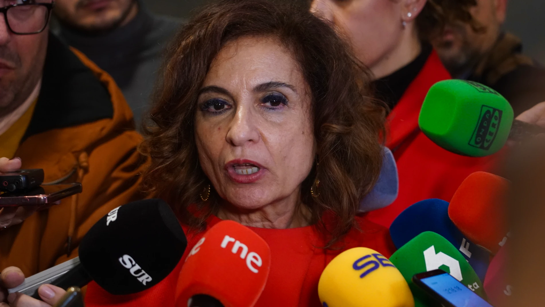 La secretaria general del PSOE-A, María Jesús Montero atiende a los medios de comunicación. A 4 de diciembre de 2025 en Málaga, Anadalucía (España). La secretaria general del PSOE-A, María Jesús Montero, participa este martes en el acto de entrega de los Premios 4D – Rafael Escuredo, que celebran su cuarta edición. En el evento estará acompañada por el primer presidente autonómico, presidente de honor del PSOE-A y presidente de la Fundación Andalucía, Socialismo y Democracia, Rafael Escuredo....