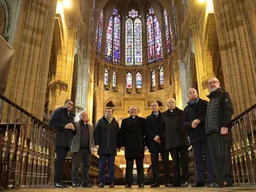 El presidente de la Junta, Francisco Fernández Mañueco, acompañado por el Obispo, Luis Ángel de las Heras Berzal, el consejero de Fomento, Juan Carlos Suárez Quiñones y el de Cultura, Gonzalo Santonja, y el alcalde, José Antonio Diez, firma un protocolo de colaboración con la Catedral de León El presidente de la Junta, Francisco Fernández Mañueco, acompañado por el Obispo, Luis Ángel de las Heras Berzal, el consejero de Fomento, Juan Carlos Suárez Quiñones y el de Cultura, Gonzalo Santonja, y el alcalde, José Antonio Diez, firma un protocolo de colaboración con la Catedral de León