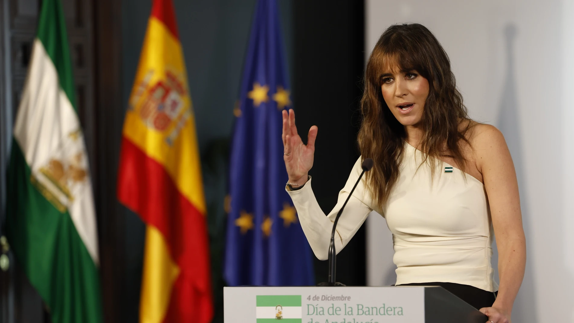 La periodista Isabel Jiménez elogia la bandera de Andalucía