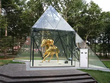 Monumento a "Fusaichi Pegasus" en Japón Monumento a "Fusaichi Pegasus" en Japón